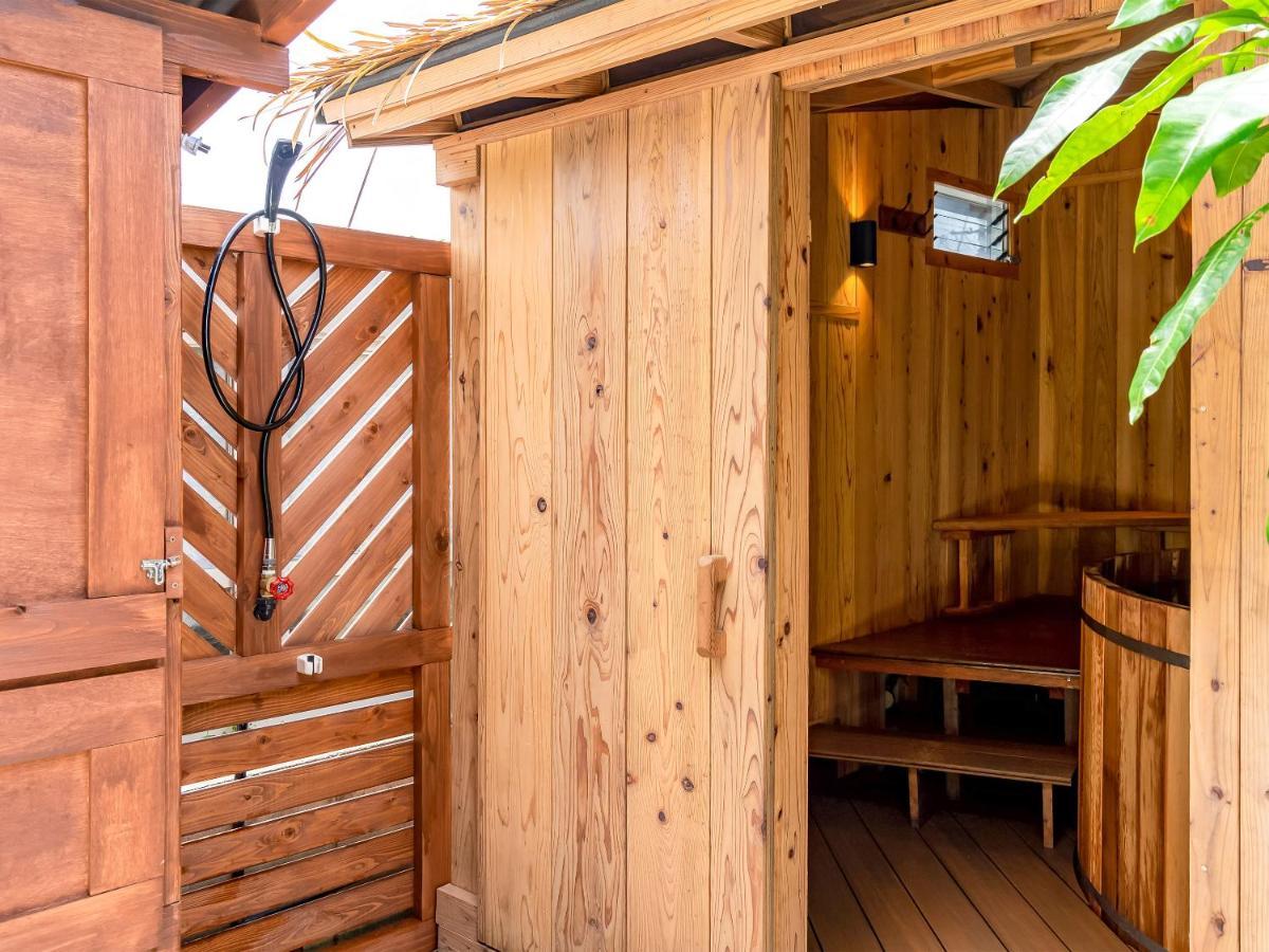 Island Breeze - Round House With Bbq - Wooden Hot Tub - Beach 온나 외부 사진